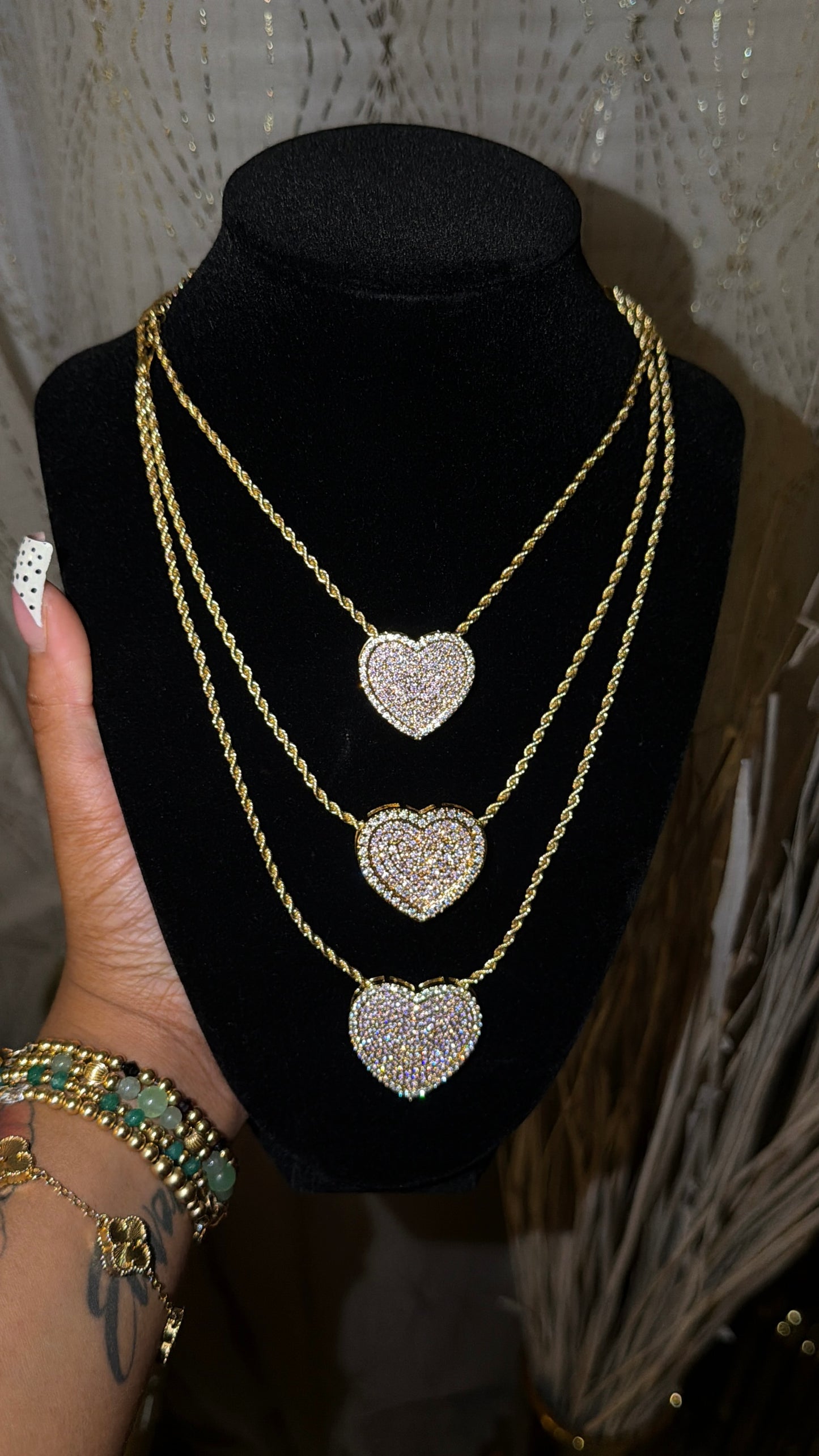 WHITE DIAMOND HRT W/CHAIN