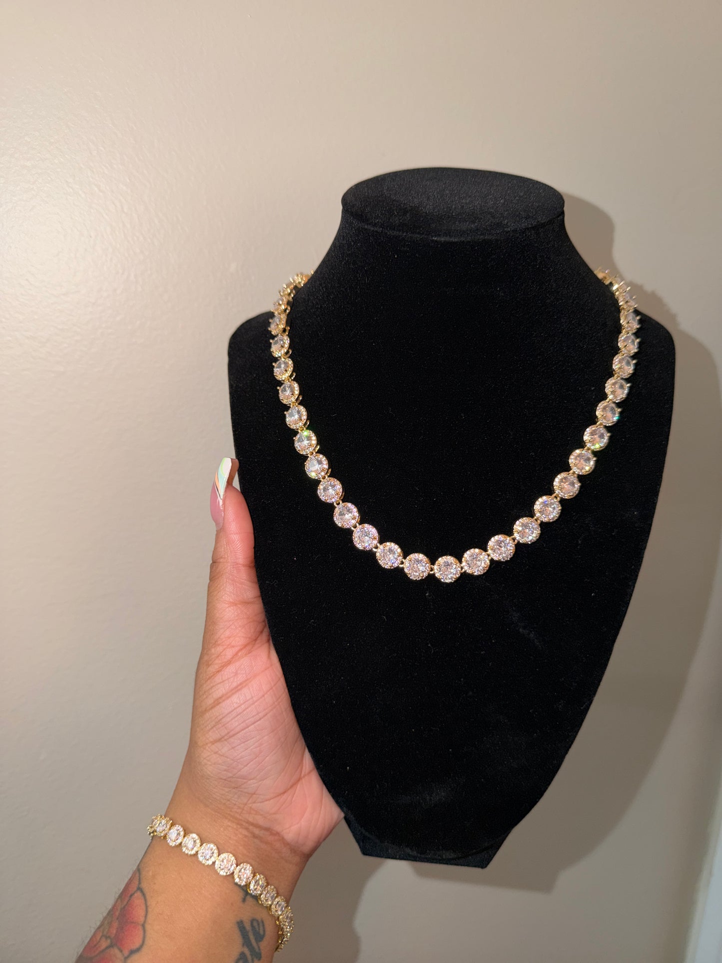 GOLD DIAMOND NECKLACE
