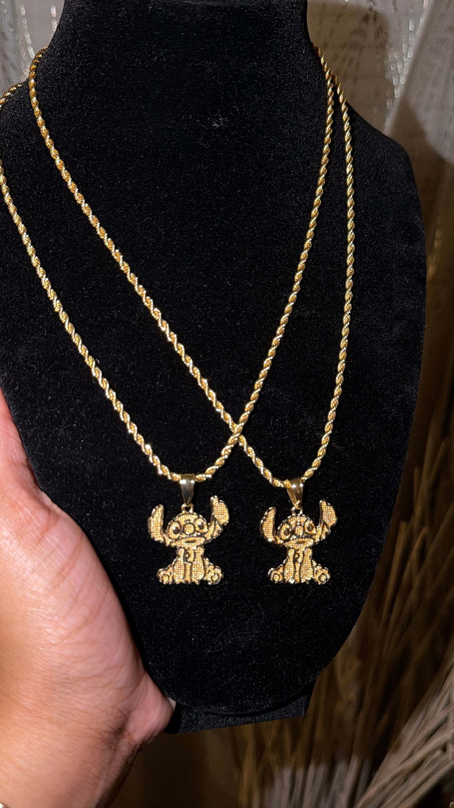 LILO PENDANT W/CHAIN