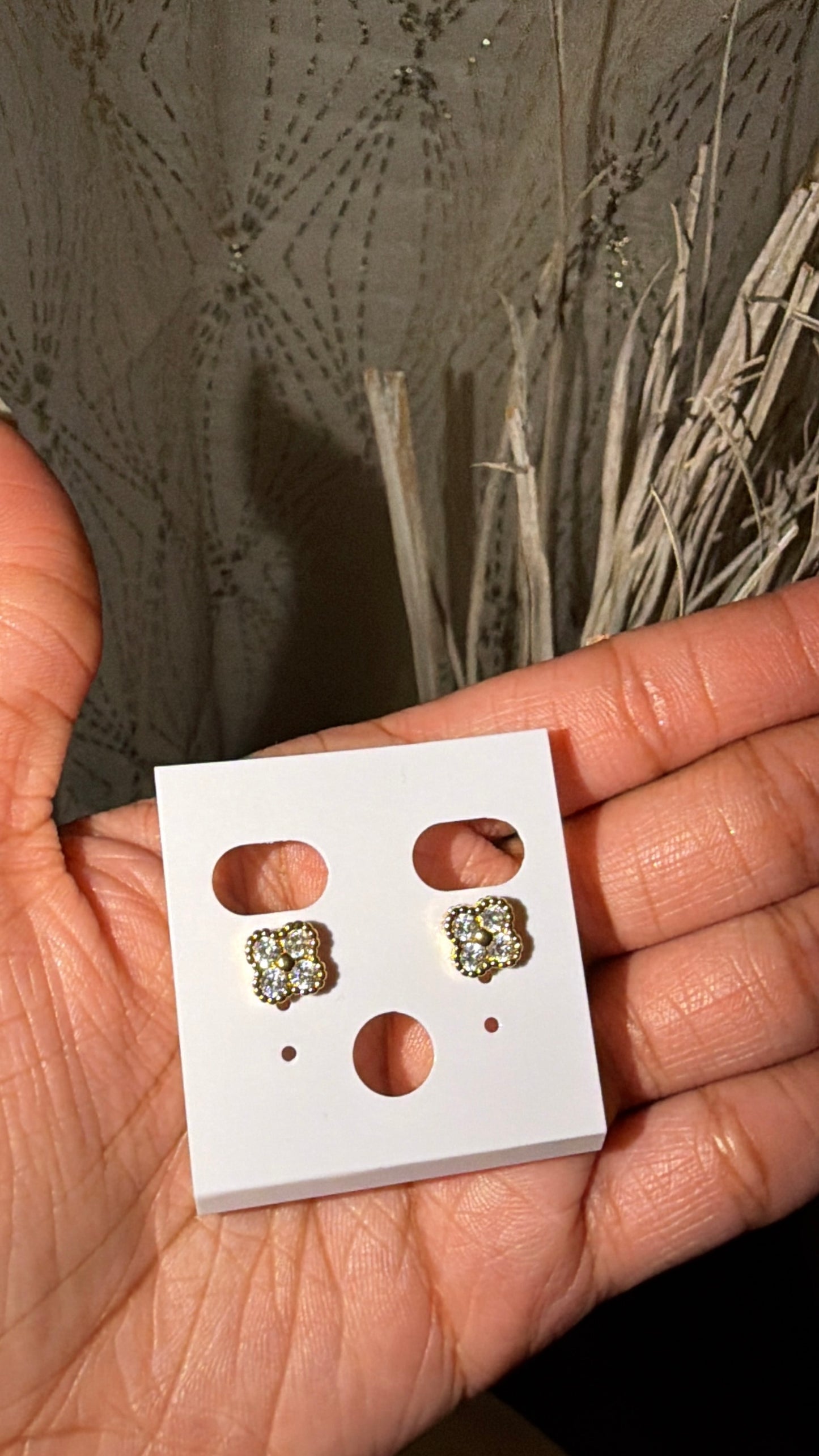 MINI CLOVER STUDS