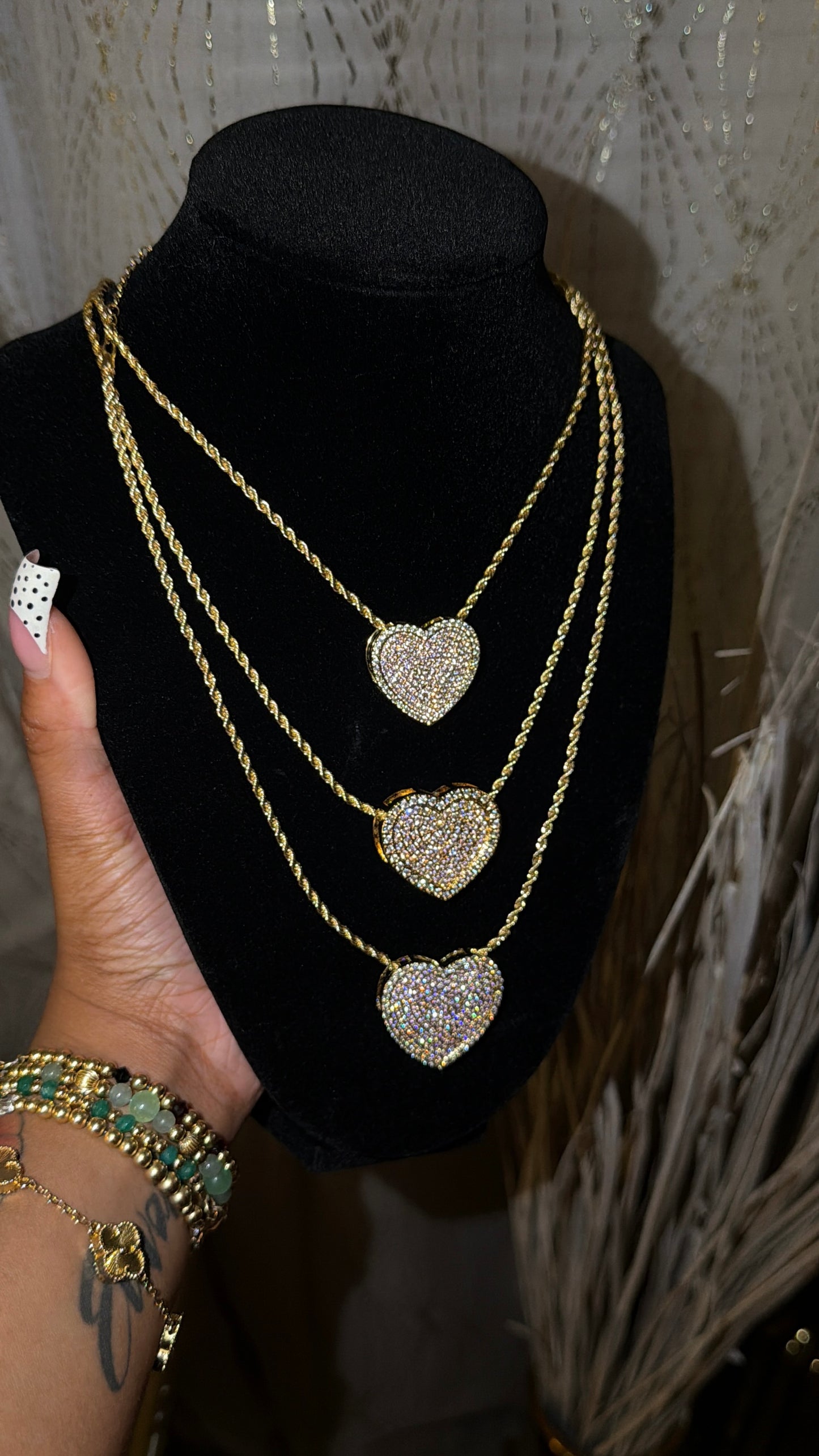 WHITE DIAMOND HRT W/CHAIN